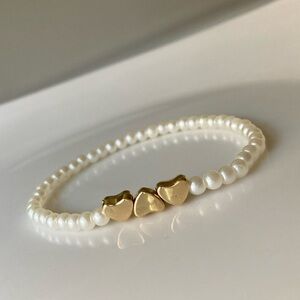 Exquisitely Delicate Pearl and Gold Heart Bracelet